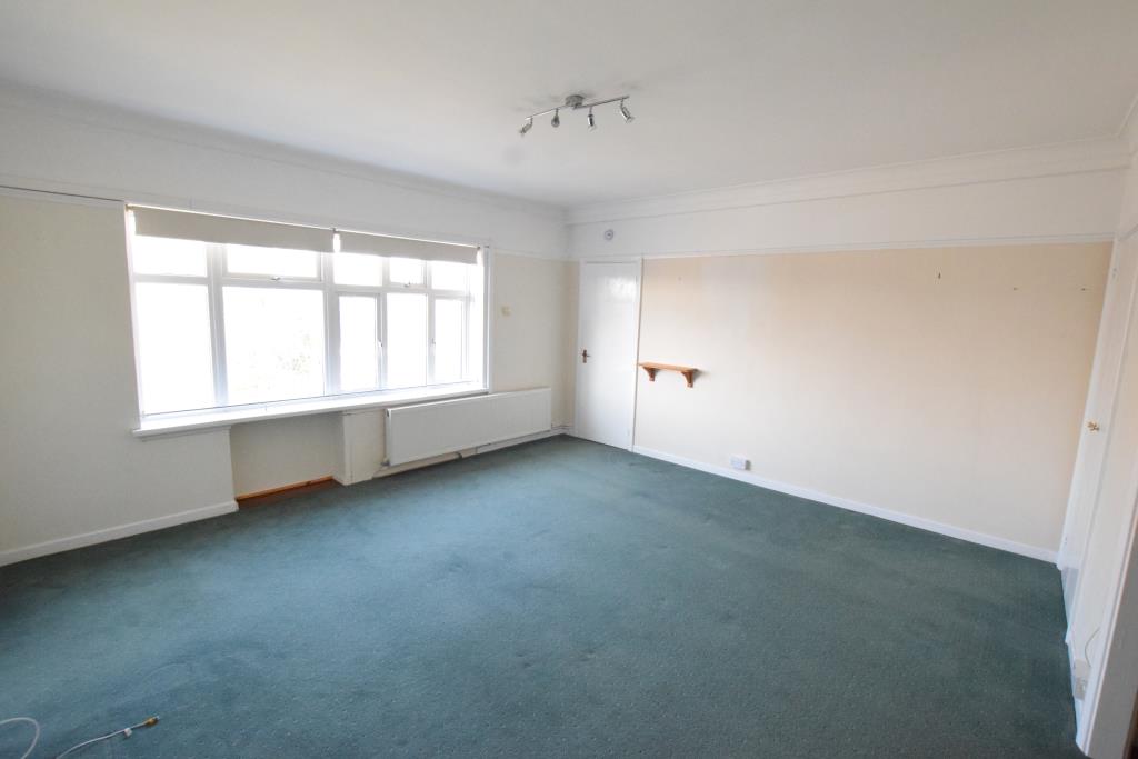 Lot: 115 - FLAT FOR INVESTMENT - Living area with painted walls and carpet